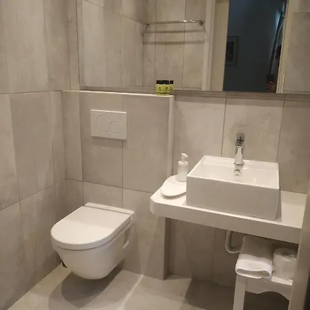 Baronessa's 아파트 *